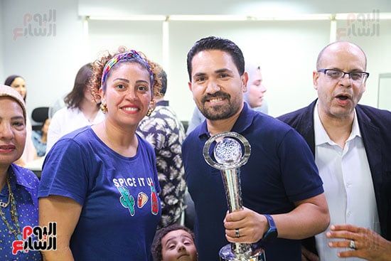 ”الخليج 365” يُكرِّم الصحفيين الحاصلين على الجوائز في احتفالية كبرى