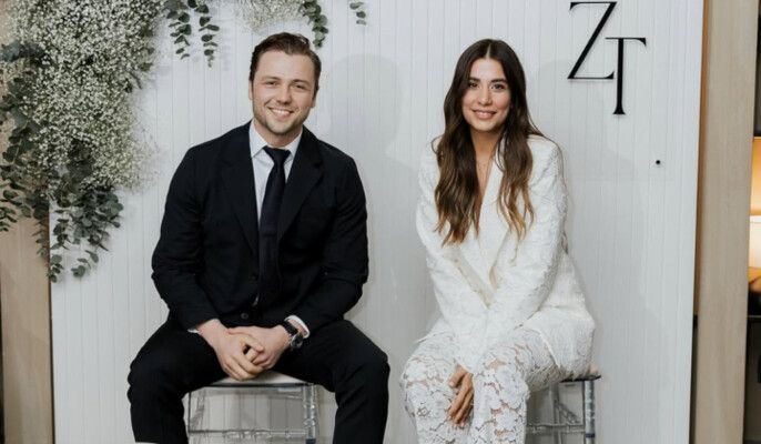 تولغا ساريتاش يحتفل بعيد ميلاده الـ34 مع زوجته بطريقة رومانسية