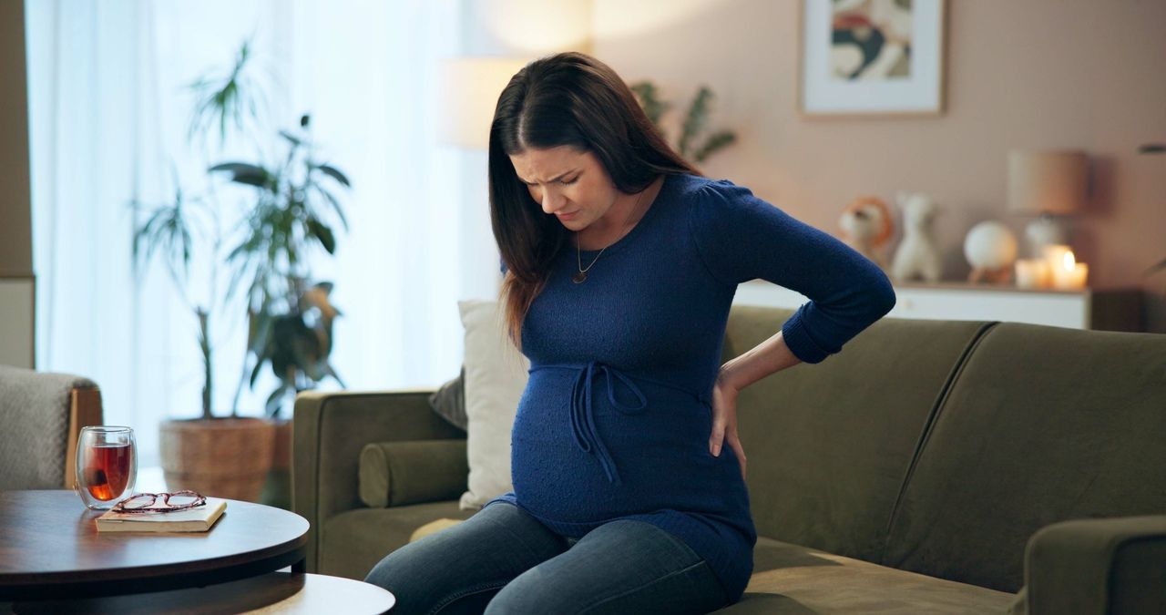ما هي علامات بداية المخاض؟ وكيف تفرقينها عن الانقباضات العادية؟