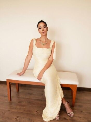 بسنت شوقي تضج أنوثة وجمال ورشاقة بفستانها الخيالي