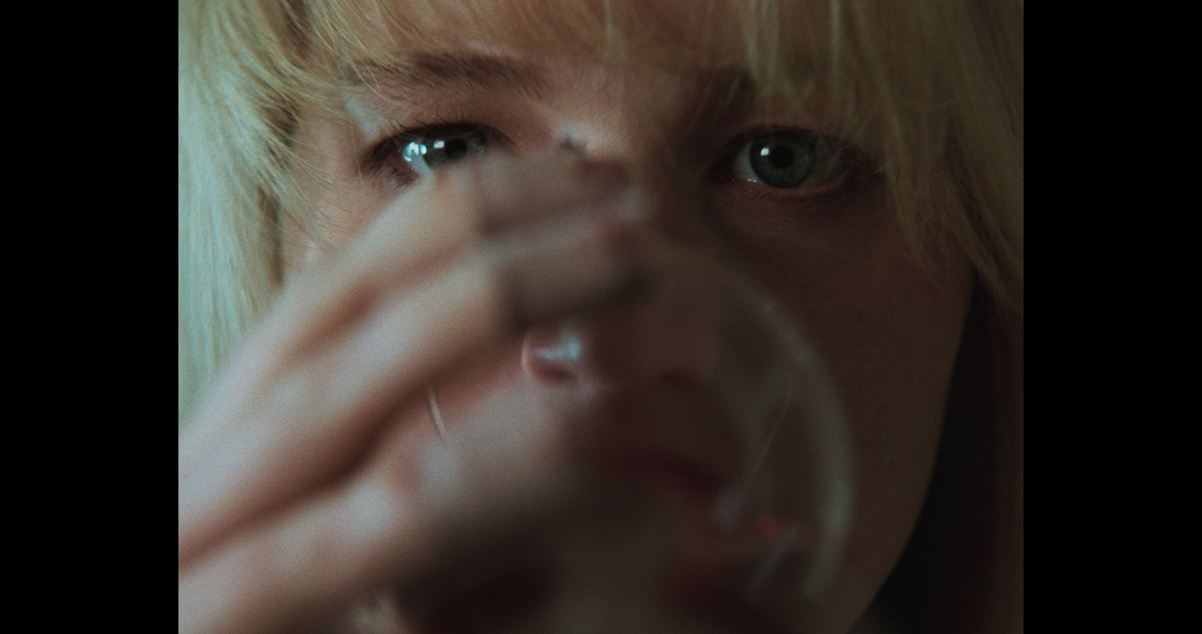 مراجعة فيلم "مت يا حبيبي" (Die My Love): جينيفر لورانس تُبدع في دراما عن الأمومة والوحدة والانهيار