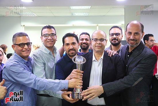 ”الخليج 365” يُكرِّم الصحفيين الحاصلين على الجوائز في احتفالية كبرى