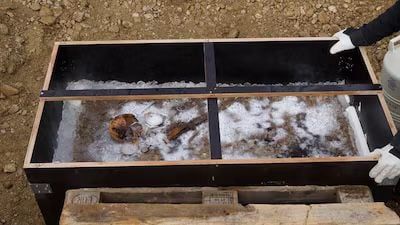 تكنولوجيا: اكتشاف "أمير الجليد".. دفن طفل نبيل منذ 1350 عامًا بسيف وحرير