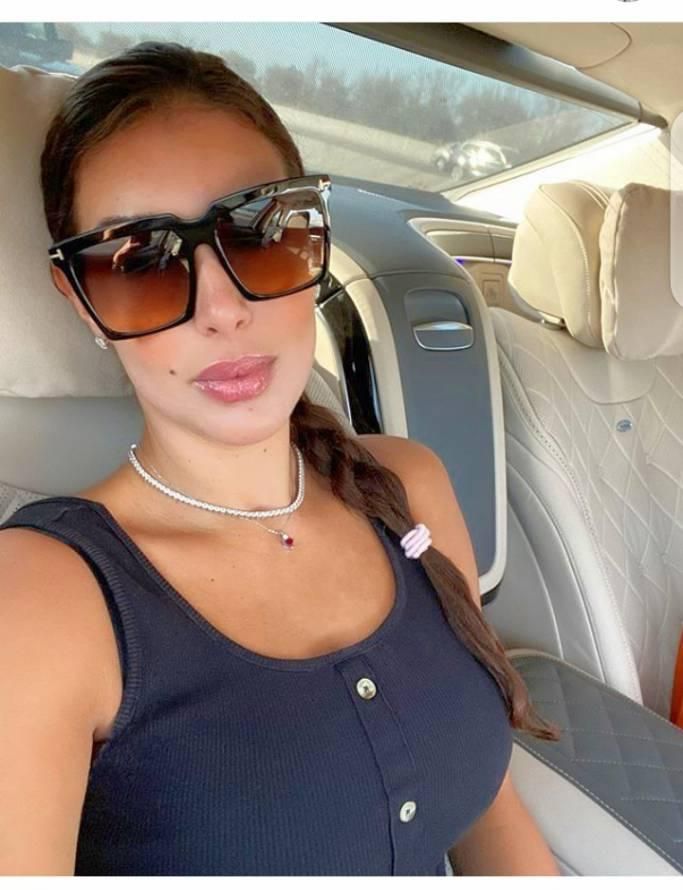 “بلوزة كت باللون الأبيض” .. ياسمين صبري تخطف الأنظار بإطلالة لافتة