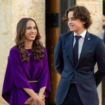 الأميرة سلمى تتألق بـ "قلادة الأردن".. وهذا تصميمها