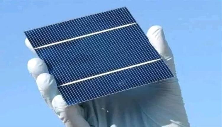 إنجاز علمي غير مسبوق.. لوح شمسي بحجم راحة اليد وقوة كبيرة