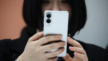 تراجع في مبيعات هذا الهاتف رغم مواصفاته العالية .. والبطارية في دائرة الإتهام