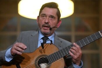 غاياردو ديل راي ينسج الحكايات على أوتار الغيتار.. ليلة إسبانية ساحرة في بيروت