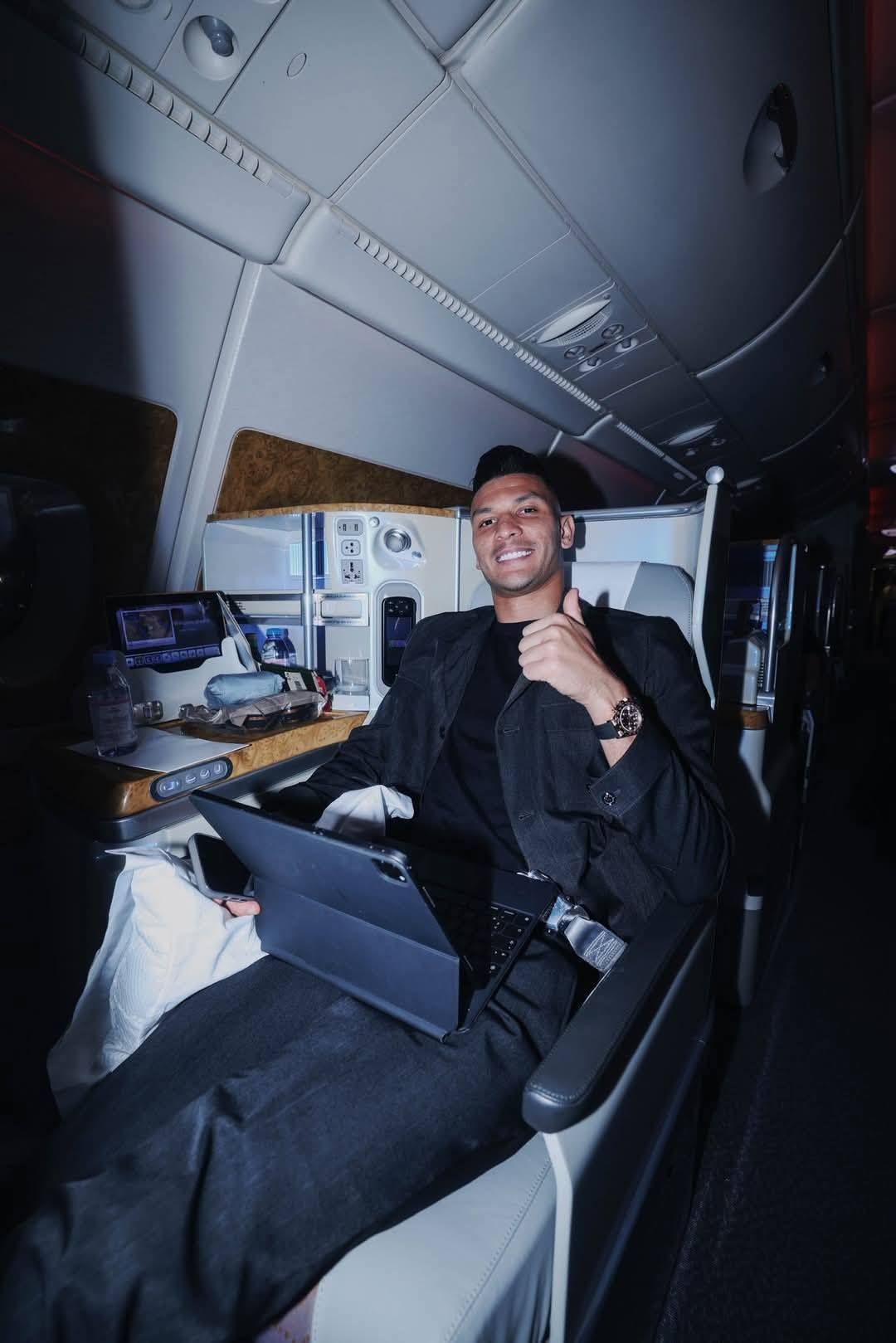 شاهد ماذا يفعل نجوم الأهلى بين السما والأرض قبل هبوط الطائرة فى ميامى ؟