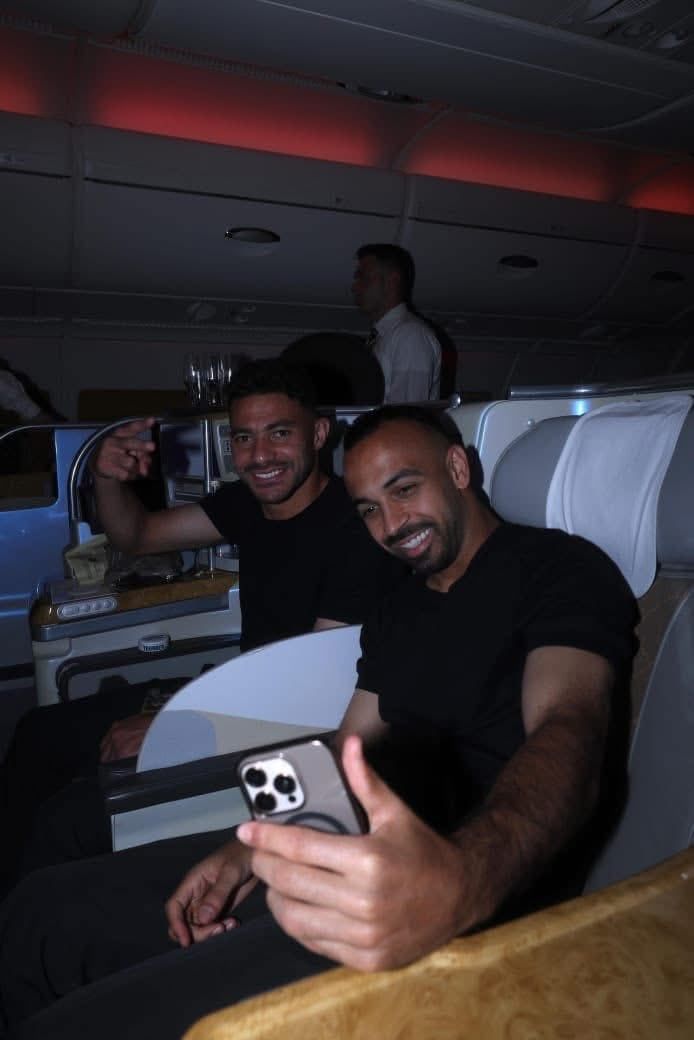 شاهد ماذا يفعل نجوم الأهلى بين السما والأرض قبل هبوط الطائرة فى ميامى ؟