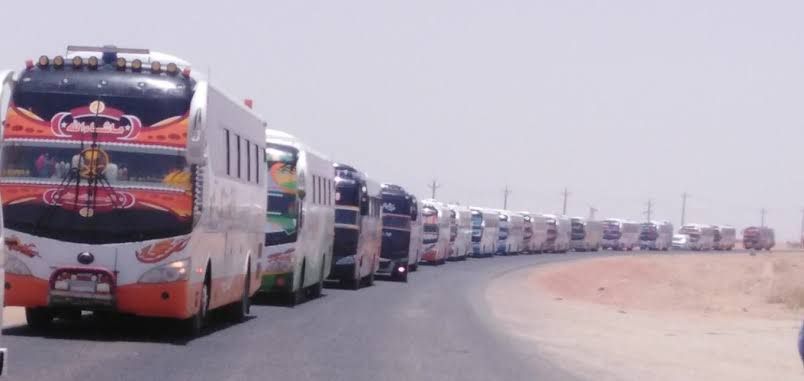 شاهد بالفيديو.. المواطنون يقررون الاستمتاع بالعيد داخل منازلهم.. مئات البصات السفرية تغادر مدينة بورتسودان في يوم واحد صوب العاصمة الخرطوم وبعض الولايات