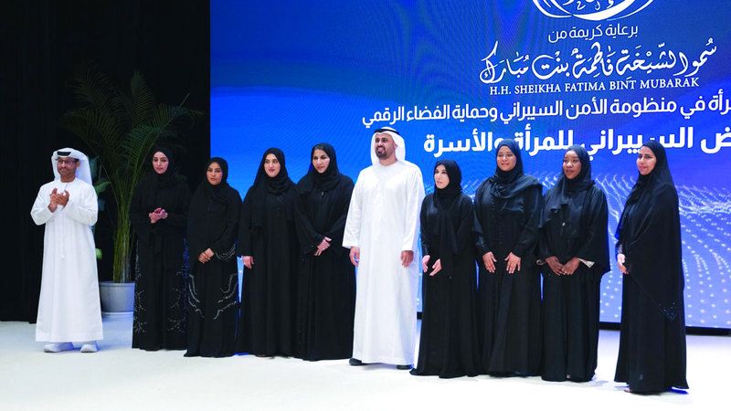 الامارات | ذياب بن محمد يشهد تخريج الدفعة الثانية من مبادرة «النبض السيبراني للمرأة والأسرة»