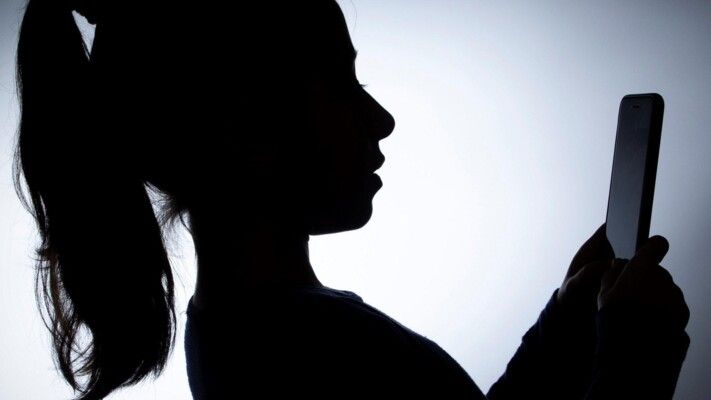 تراجع في مبيعات هذا الهاتف رغم مواصفاته العالية .. والبطارية في دائرة الإتهام