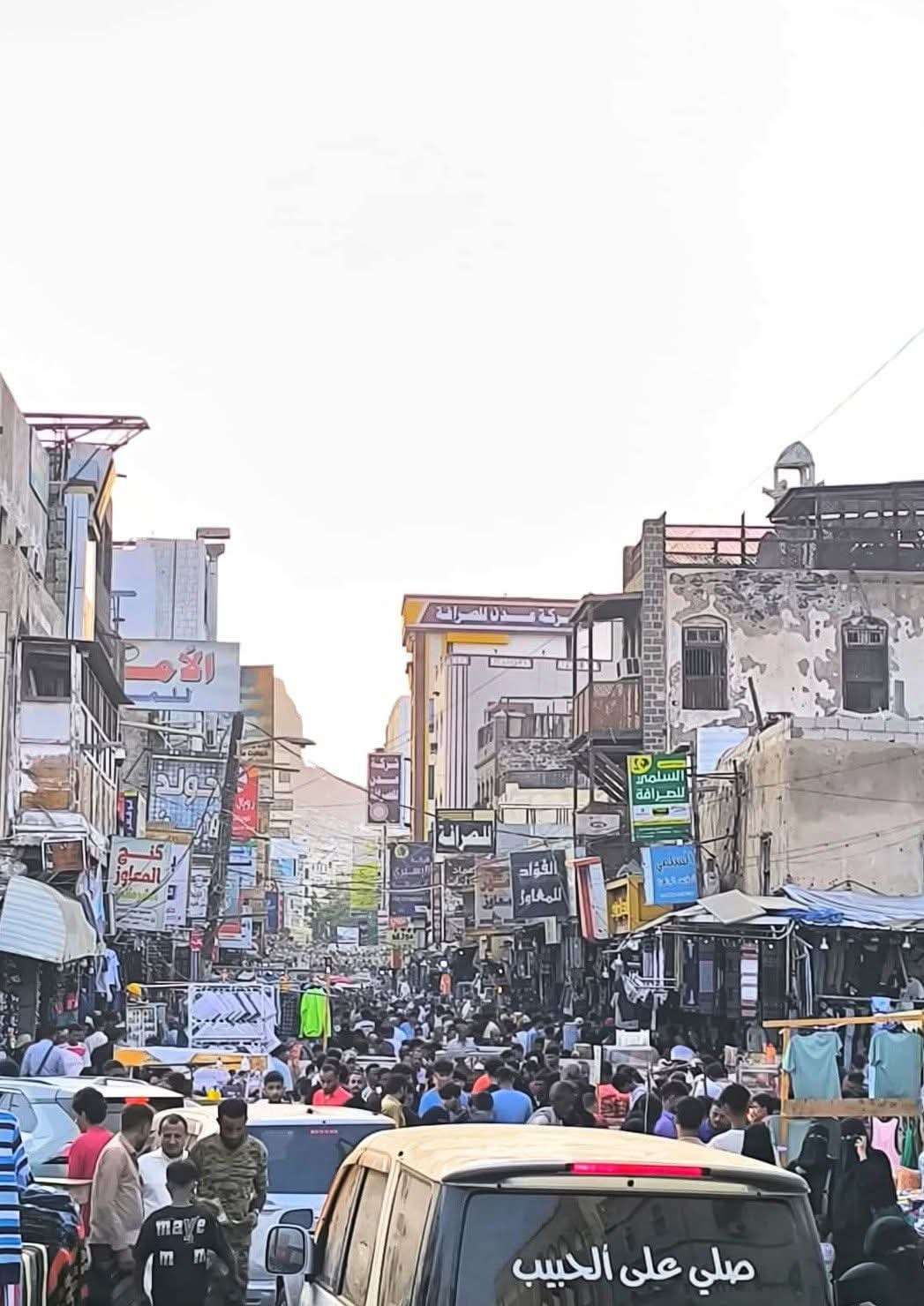 لن تصدق السبب...ازدحام غير مسبوق في كريتر "صورة"