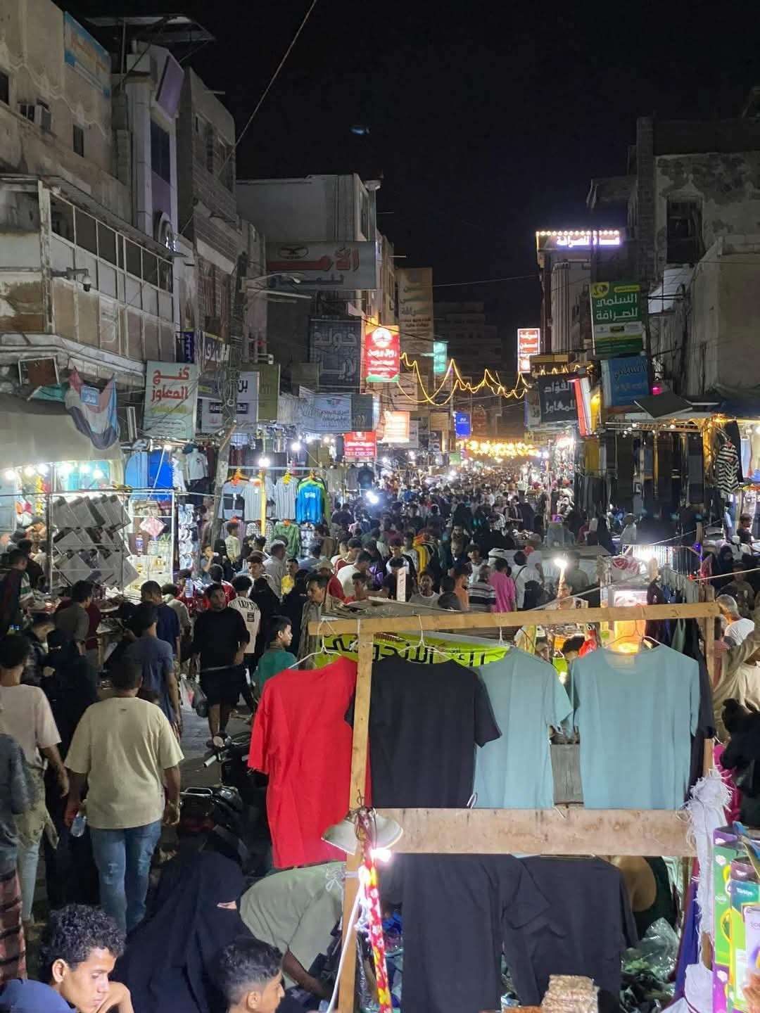 رغم الظروف الصعبة شاهد صورة لاتصدق التقطت فجر اليوم في عدن