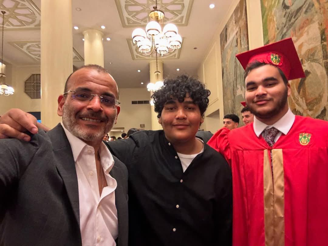 أيمن بهجت قمر يحتفل بتخرج ابنه: أخيرا بهجت عملها (صور)