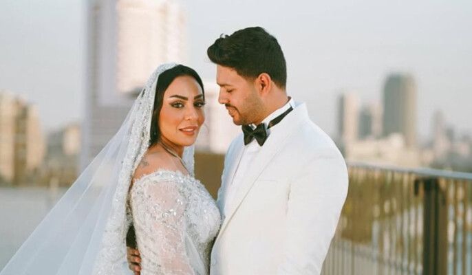 محمد شاهين يدخل القفص الذهبي مع المنتجة رشا الظنحاني في حفل زفاف أنيق بالقاهرة