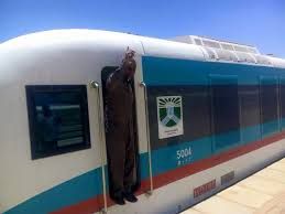 شاهد بالفيديو.. حمل عشرات المواطنين ضمن رحلة العودة الطوعية.. مدينة شندي تشهد إنطلاق أول قطار متجهاً إلى بحري