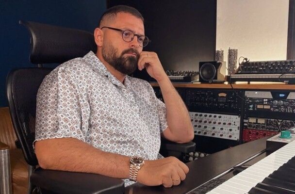 توزيع عمر صباغ الموسيقي يصل إلى تركيا وبصمته واضحة في ديو النجمين التركيين