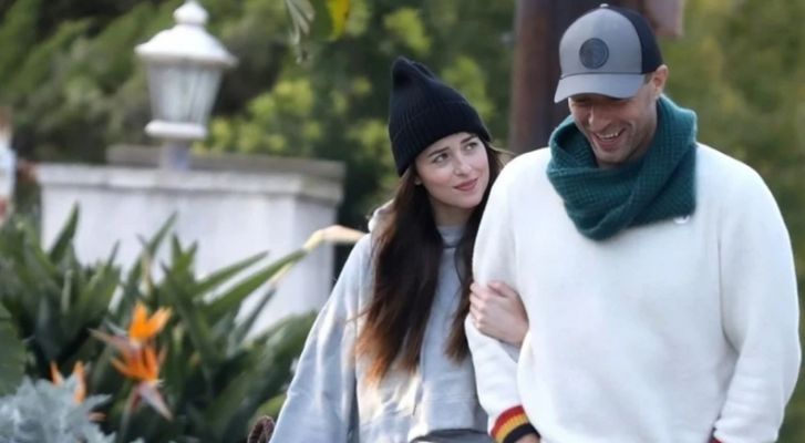 إنفصال داكوتا جونسون وكريس مارتن.. نهاية هادئة لقصة حب دامت 8 سنوات