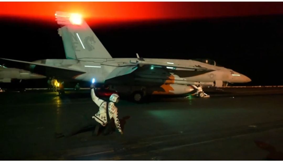 الحوثيون يغيرون قواعد الحرب..البحرية الأمريكية تواجه أعنف معاركها منذ الحرب العالمية الثانية "تقرير صادم"