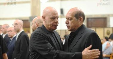 حسين السيد والحضرى وأعضاء الجبلاية يقدمون واجب العزاء لعلاء نبيل فى وفاة شقيقه