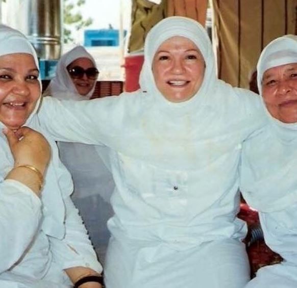 شاهد نجمات الزمن الجميل خلال أداء مناسك الحج