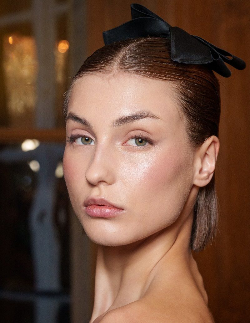 أجمل تسريحات شعر عصرية للعيد يمكنك تنفيذها بسهولة في المنزل