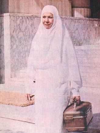 شاهد نجمات الزمن الجميل خلال أداء مناسك الحج