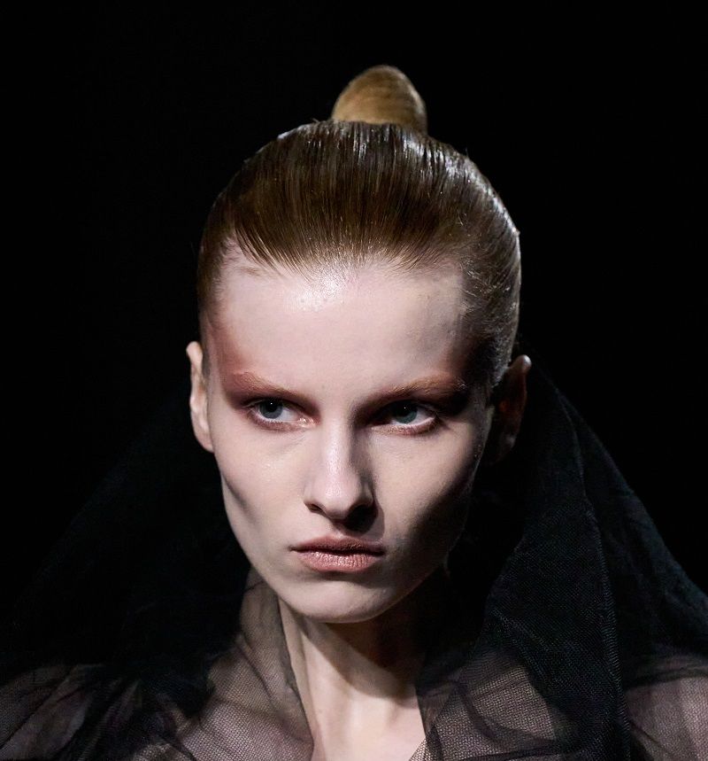 أجمل تسريحات شعر عصرية للعيد يمكنك تنفيذها بسهولة في المنزل