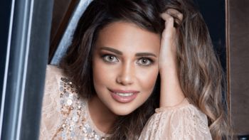 إصابة فنانة بجلطة بعد إنجاب مولودها الأول