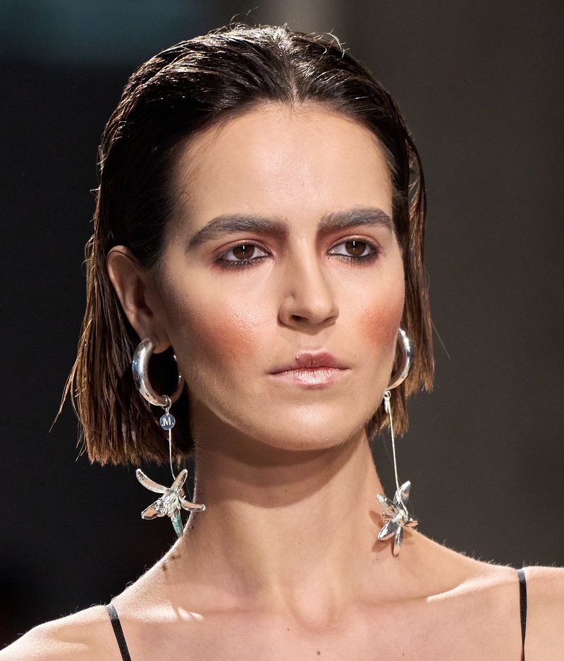 أجمل تسريحات شعر عصرية للعيد يمكنك تنفيذها بسهولة في المنزل