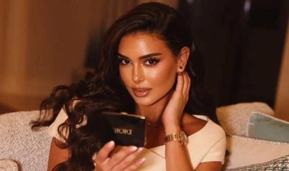 ياسمين صبري تشعل مواقع التواصل بصور مع شقيقها