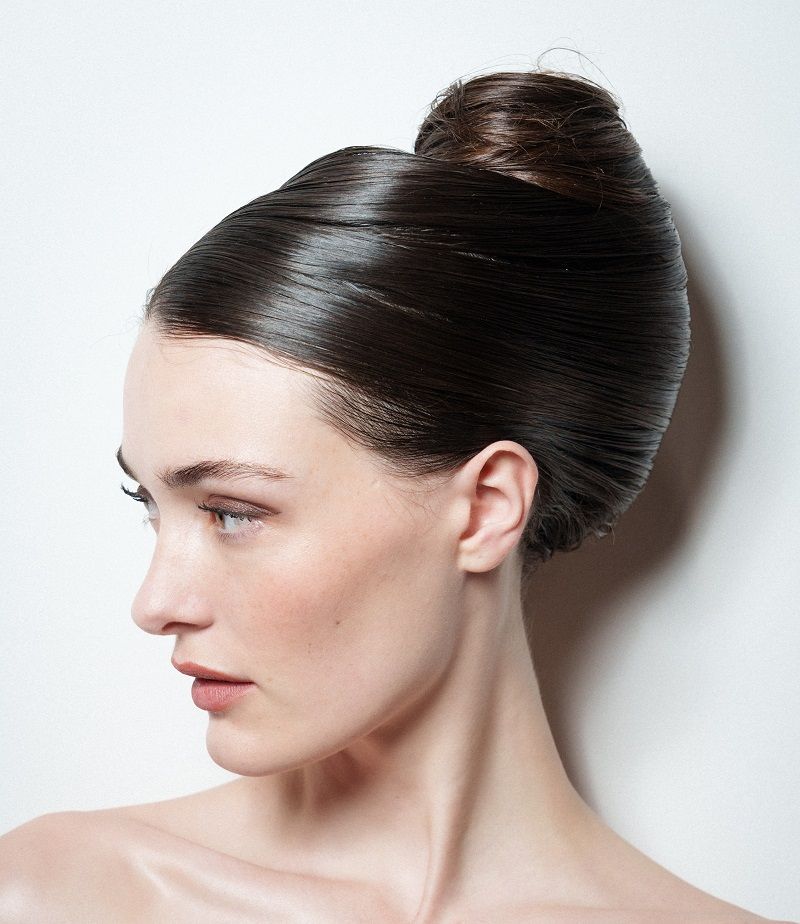 أجمل تسريحات شعر عصرية للعيد يمكنك تنفيذها بسهولة في المنزل