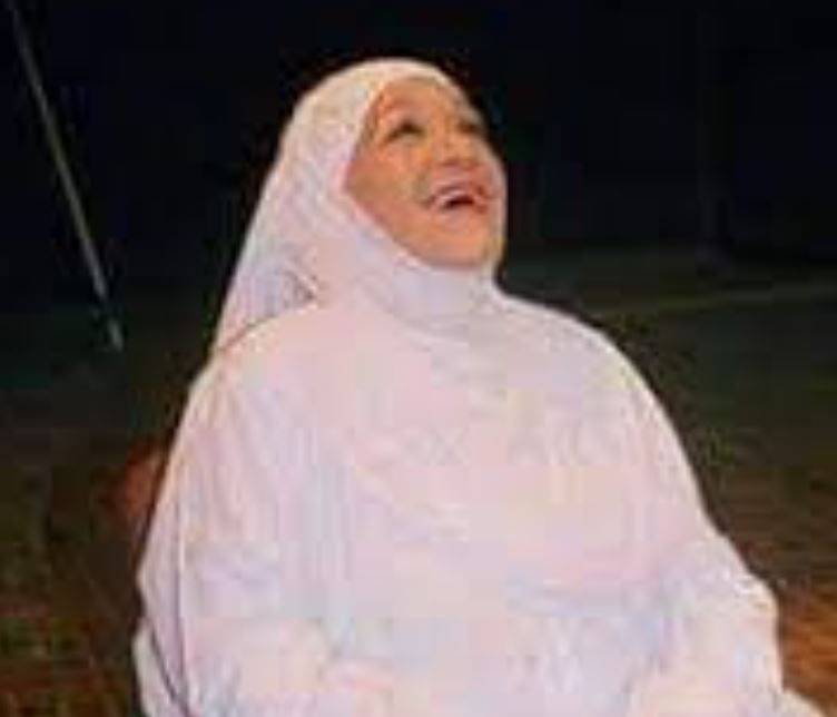 شاهد نجمات الزمن الجميل خلال أداء مناسك الحج