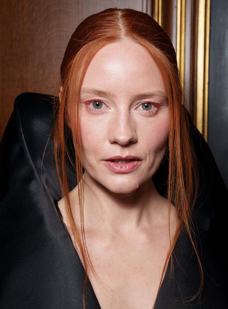 أجمل تسريحات شعر عصرية للعيد يمكنك تنفيذها بسهولة في المنزل