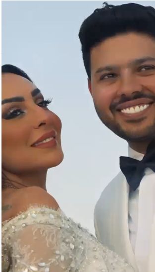 محمد شاهين يُهدى زوجته رشا الظنحانى أغنية بمناسبة حفل زفافهما "فيديو"