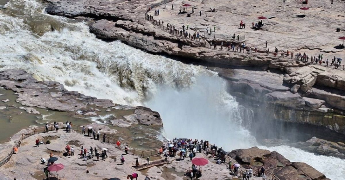 ارتفاع مفاجئ في منسوب مياه نهر بوسط كولومبيا يخلف عدة مفقودين