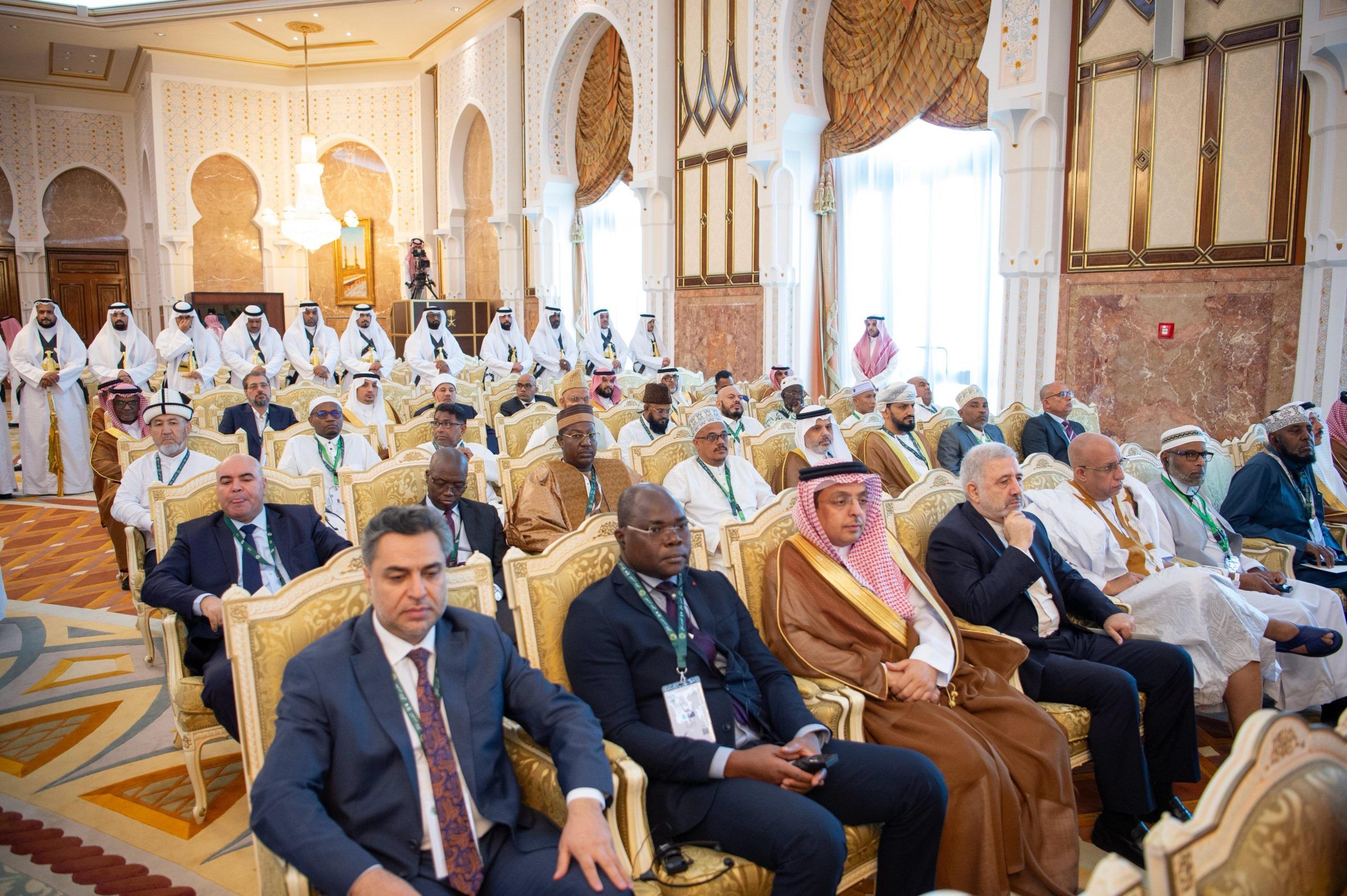 ولي العهد يستقبل أصحاب الفخامة وكبار الشخصيات الذين أدوا فريضة الحج .. صور