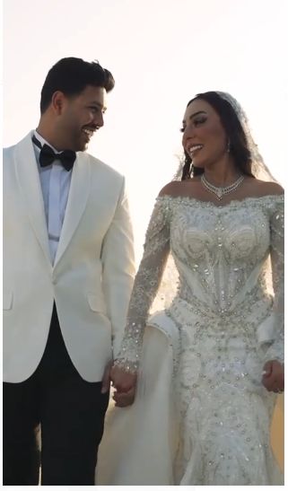 محمد شاهين يُهدى زوجته رشا الظنحانى أغنية بمناسبة حفل زفافهما "فيديو"