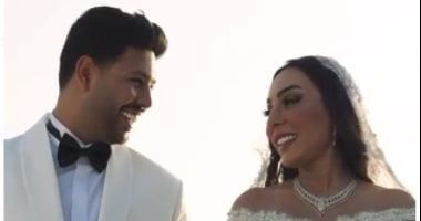 محمد شاهين يُهدى زوجته رشا الظنحانى أغنية بمناسبة حفل زفافهما "فيديو"