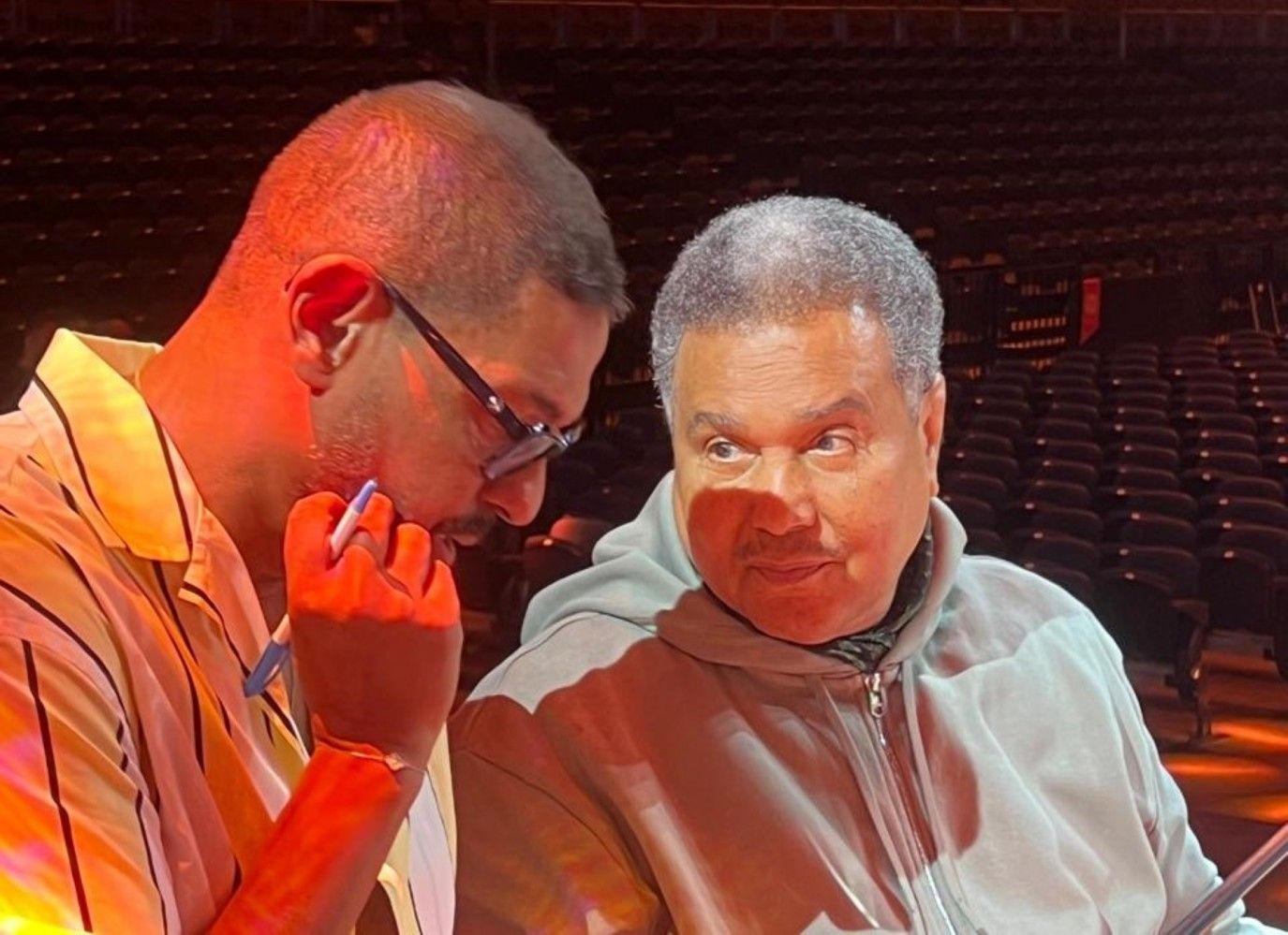 بعد قيادته الأوركسترا السعودي .. محمد عبده يشيد بـ هاني فرحات ويصفه بـ "المايسترو المثقف "