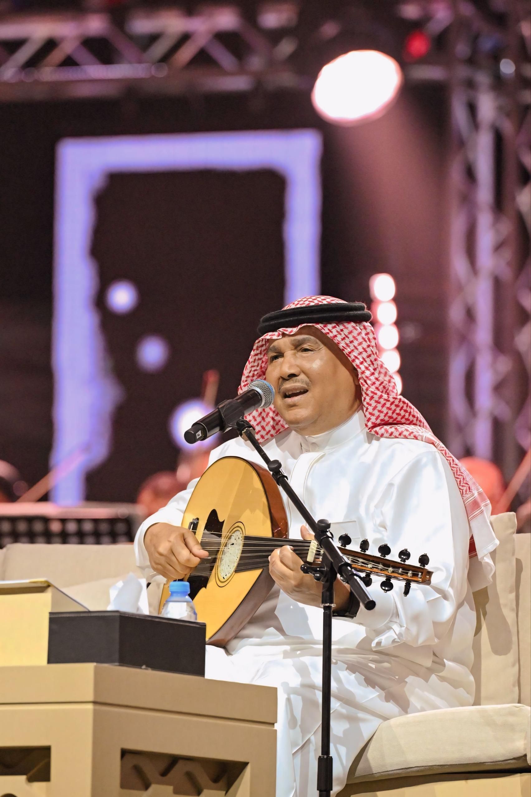 أطرب الجمهور ورابح صقر بين الحضور.. تفاصيل حفل محمد عبده في ثاني أيام العيد في دبي