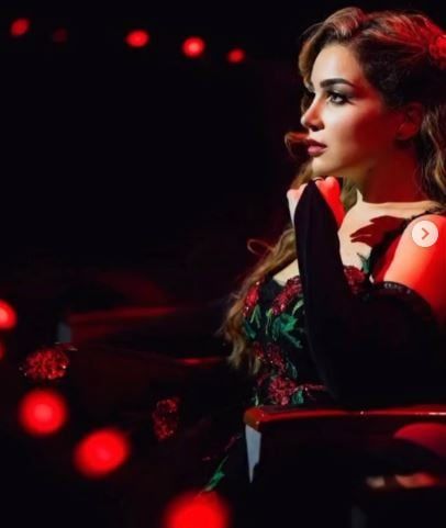 مى عز الدين تتألق فى جلسة تصوير وتعلق: المسرح عشقي الذي لا ينتهي