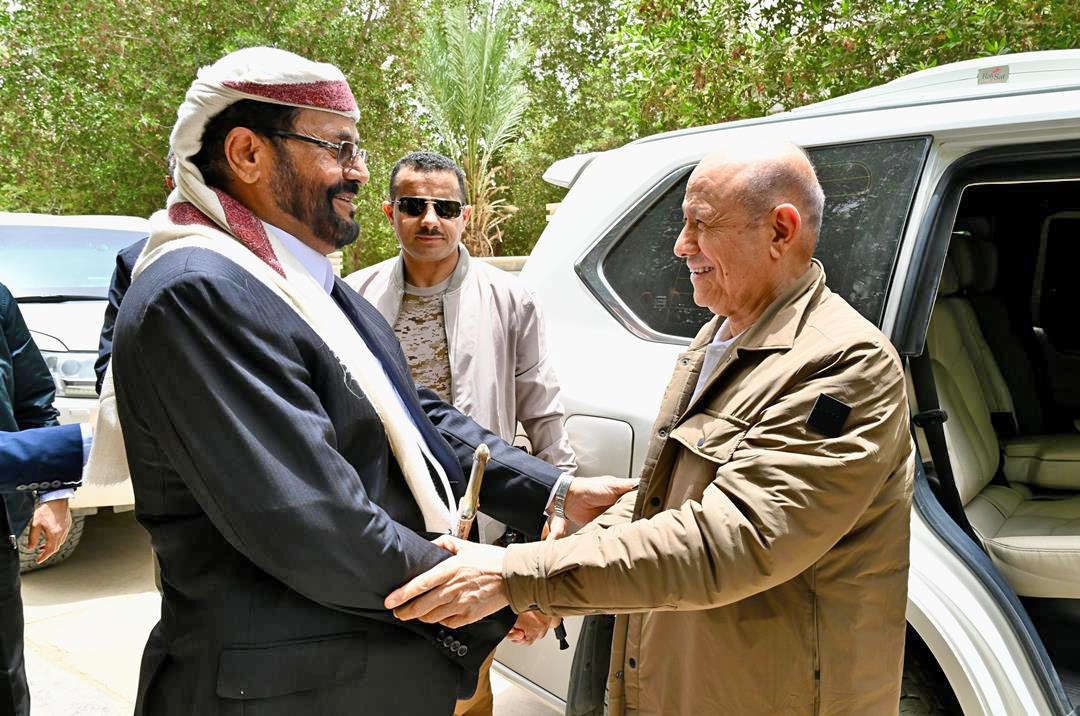 الرئيس العليمي يوجه اللواء العرادة بأمر عسكري هام