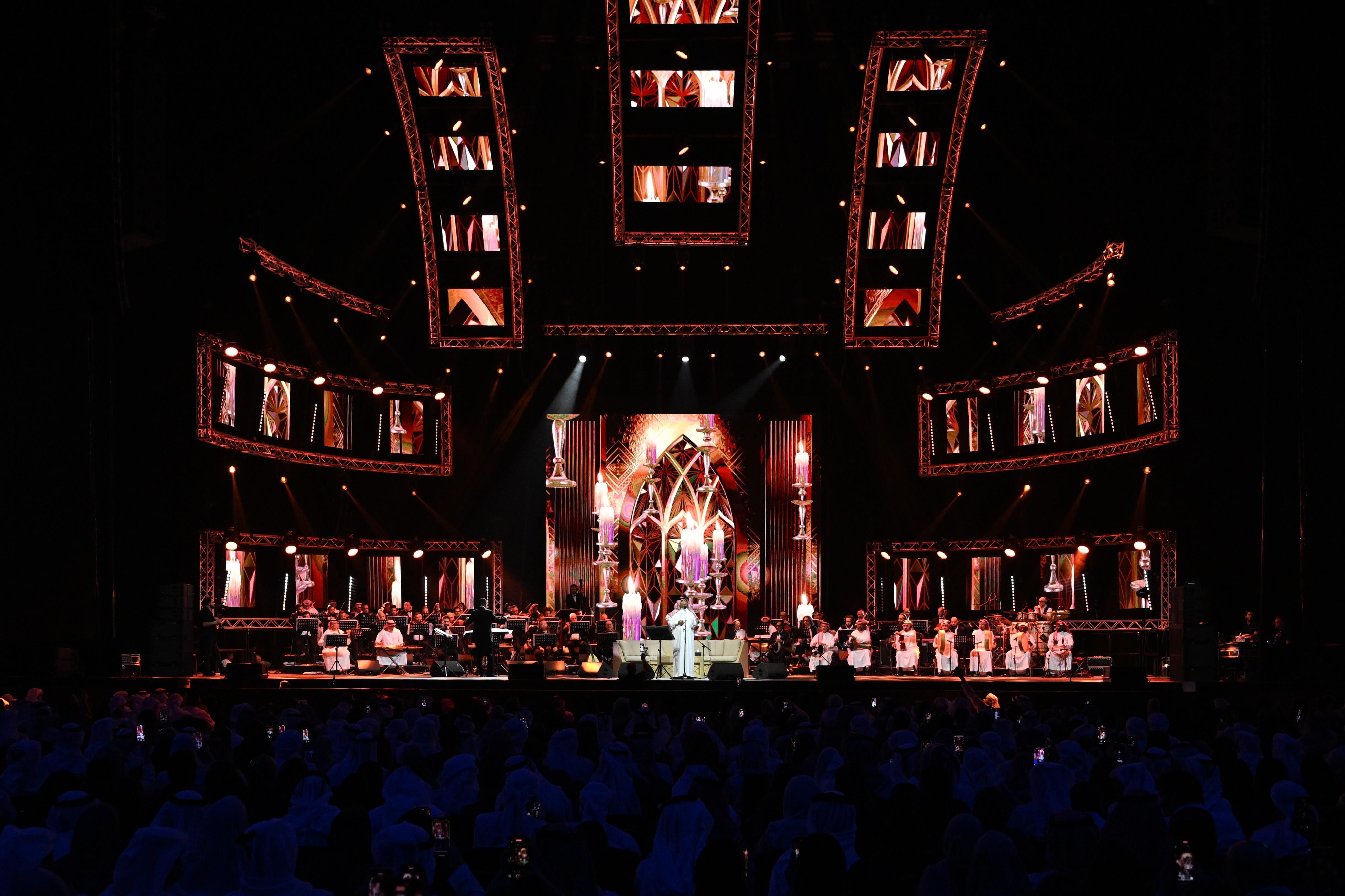 أطرب الجمهور ورابح صقر بين الحضور.. تفاصيل حفل محمد عبده في ثاني أيام العيد في دبي