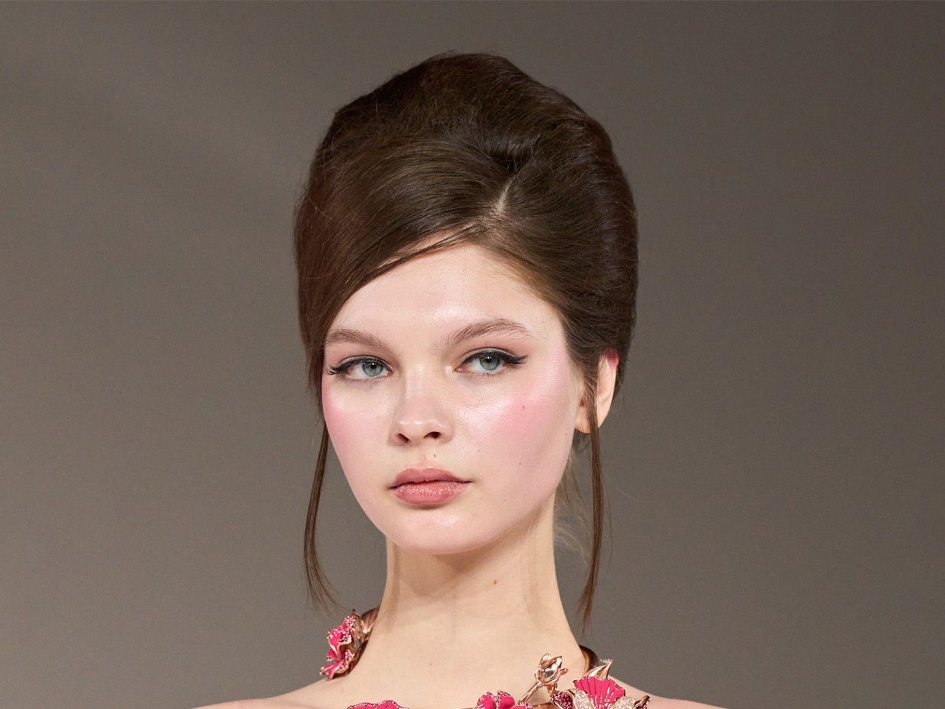 دليلكِ الشامل للإجراءات التجميلية غير الجراحية قبل فصل الصيف