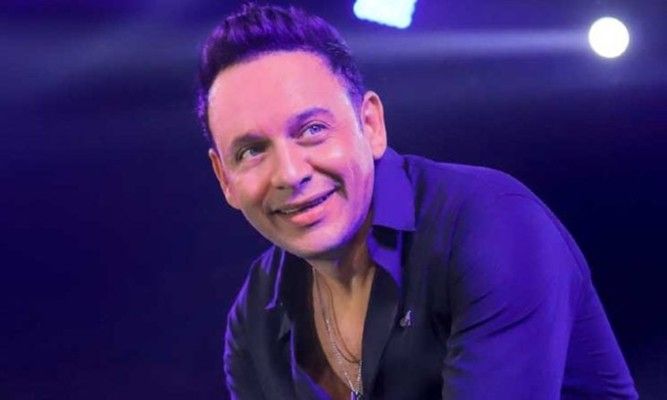 مصطفى قمر يحتفل بعيد ميلاد زوجته بطريقة رومانسية