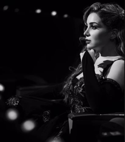 مى عز الدين تتألق فى جلسة تصوير وتعلق: المسرح عشقي الذي لا ينتهي