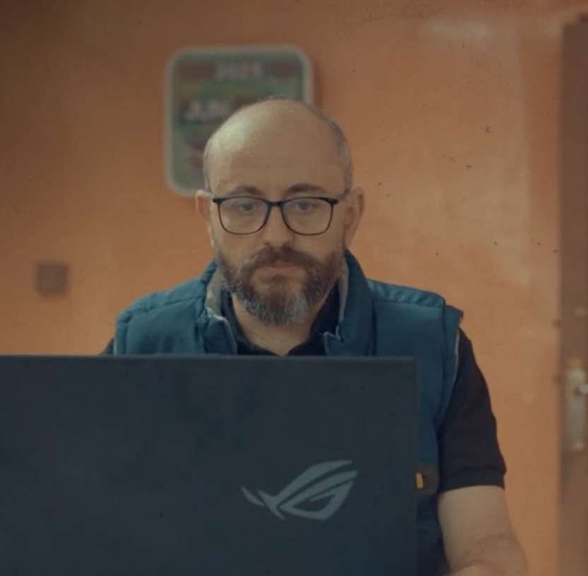 رسام يمني يثير ضجة في إسرائيل بريشة حادة ورسالة قوية